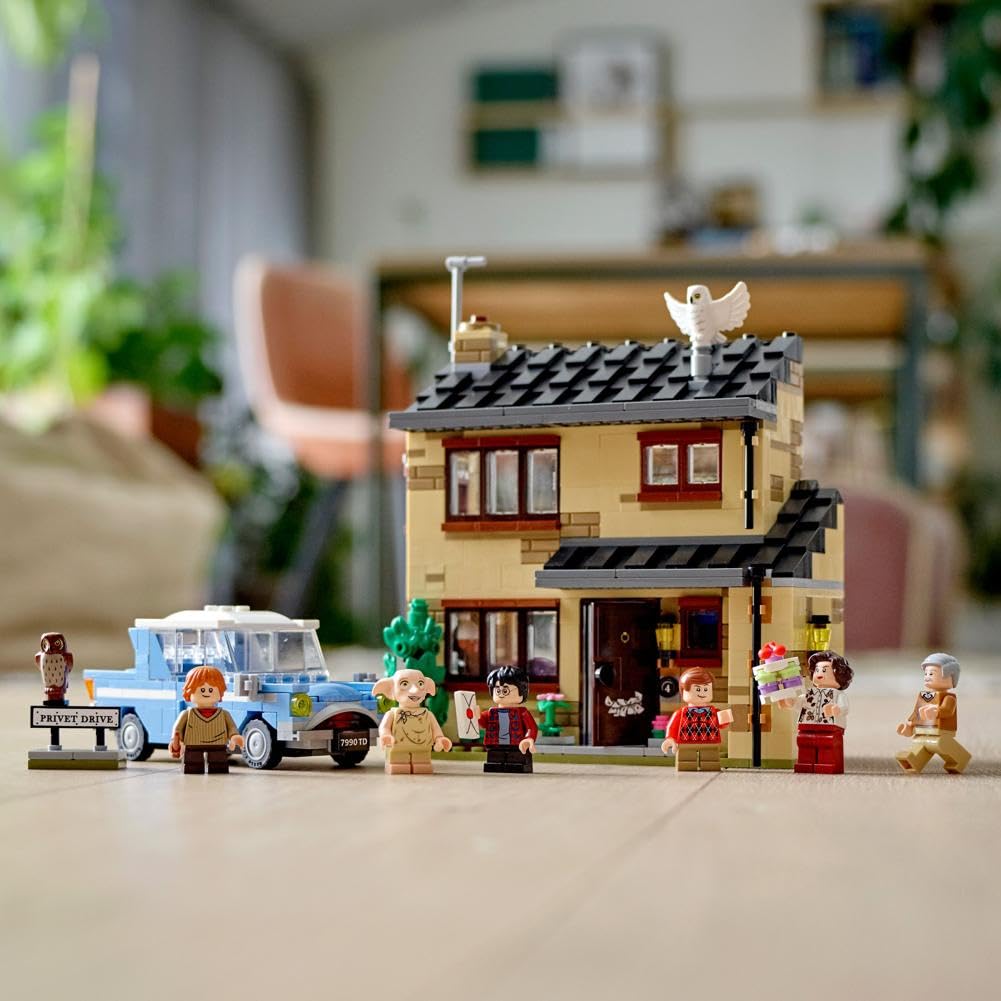 House and Flying Car Toy with Minifigures F35049