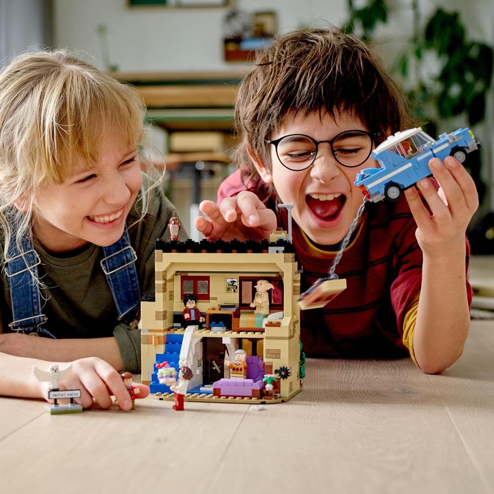 House and Flying Car Toy with Minifigures F35049