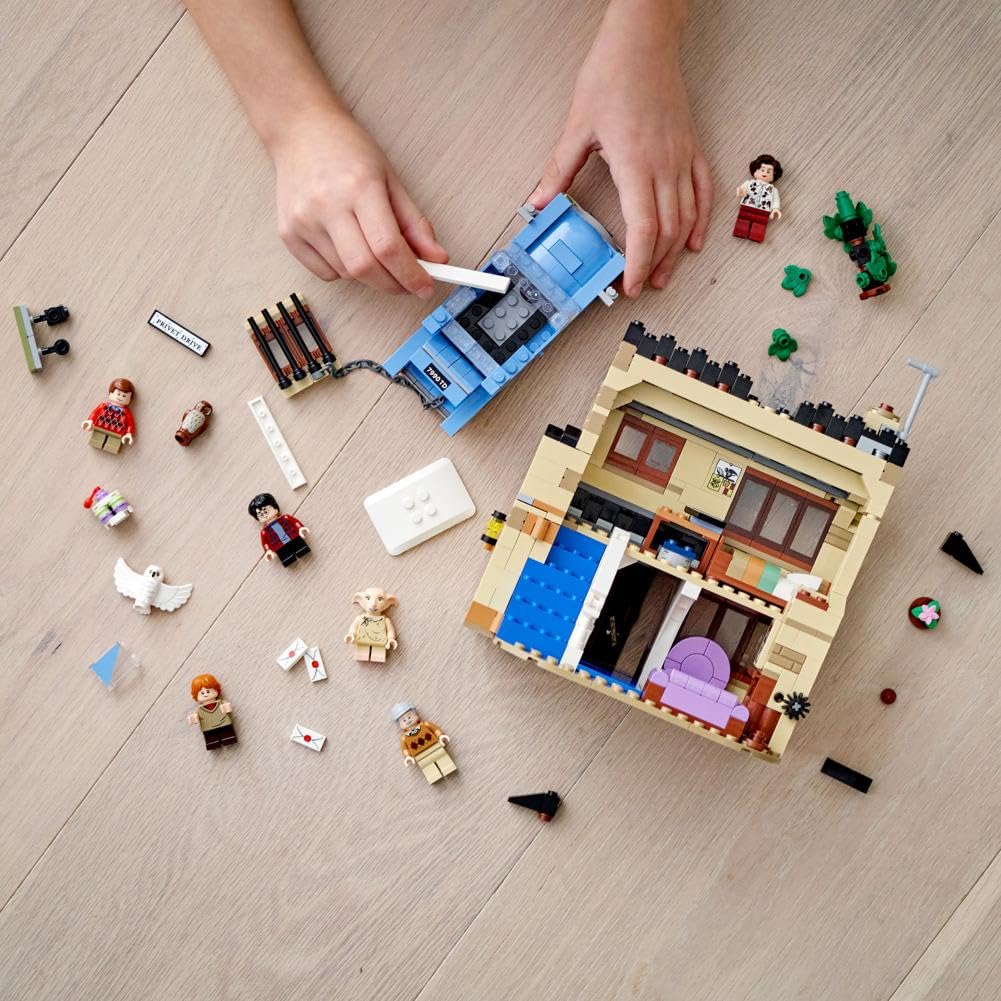 House and Flying Car Toy with Minifigures F35049